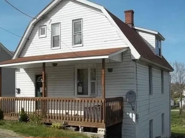 32 Emerald St, Uniontown, PA 15401
