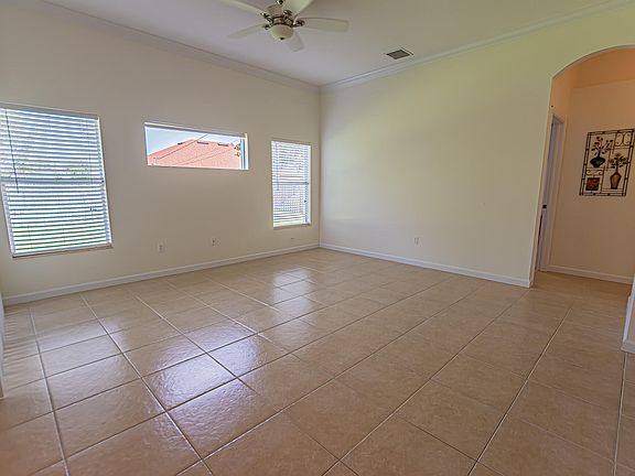 4th image of 3342 SW Ludlow Street