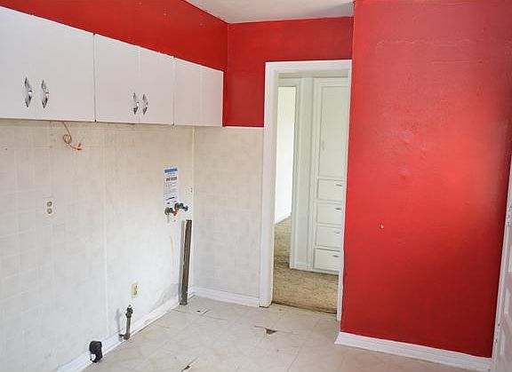 4th image of 3904 NW 18th St