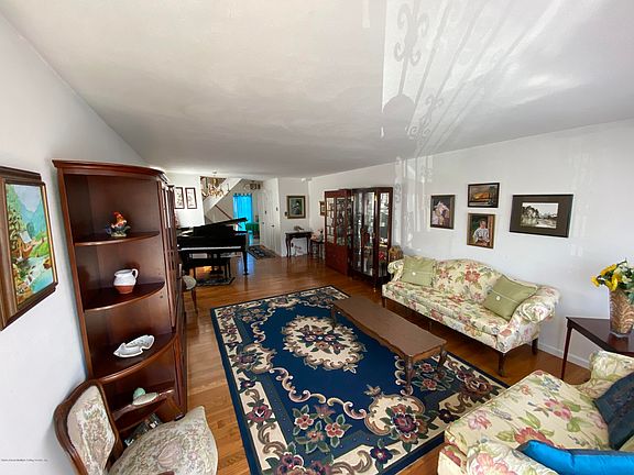 5th image of 60 Mulberry Cir