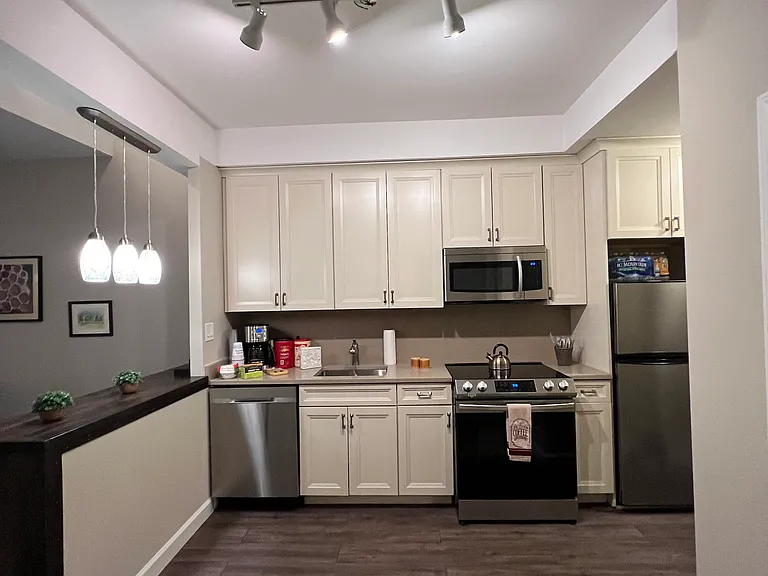 642 N Dearborn St #4 — Photo 12