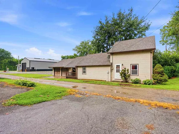 907 7th St, Wellman, IA 52356