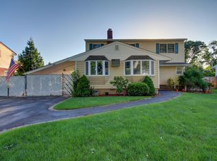 163 Wagon Ln, Centereach, NY 11720