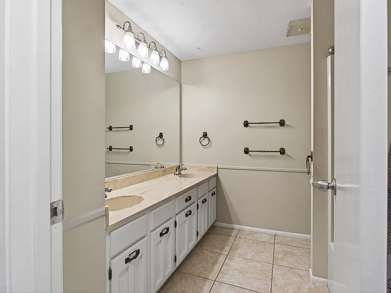 4202 Indian Creek Ct — Photo 30