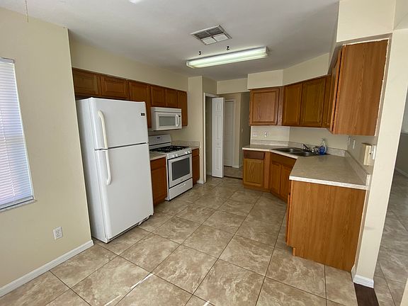 4th image of 15402 Lafite Ln