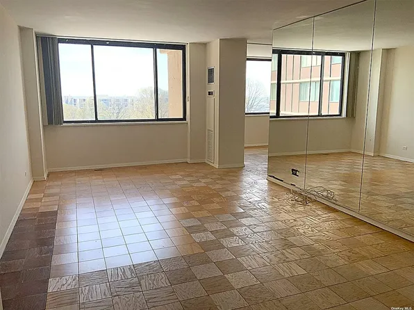 270-10 Grand Central Pkwy #3X, Floral Park, NY 11005