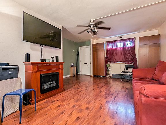 3rd image of 1595 Independence Ave