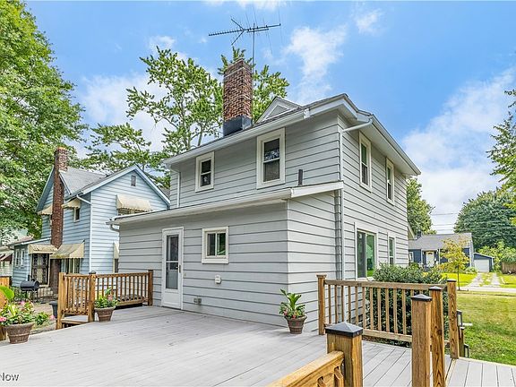 3rd image of 282 The Brooklands Ave