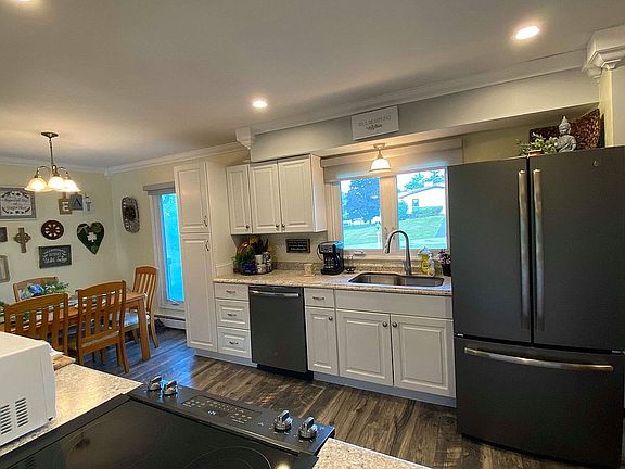 5th image of 72 Houtman Dr