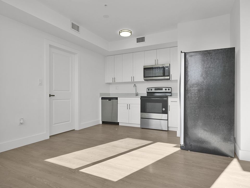 1st image of 1620 NW 18th St #1