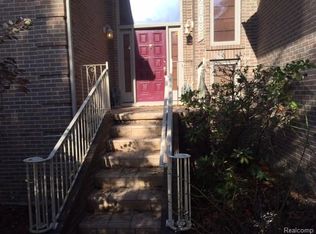 27085 Winchester Ct, Farmington Hills, MI