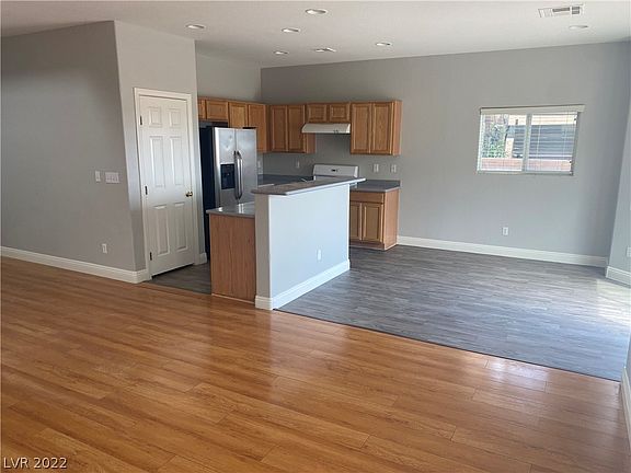 3rd image of 3781 Carisbrook Dr