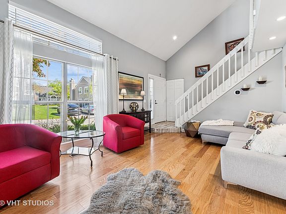 3rd image of 1352 N Knollwood Dr