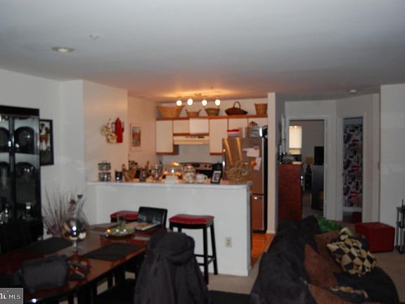5th image of 20 Hearthstone Ct APT B