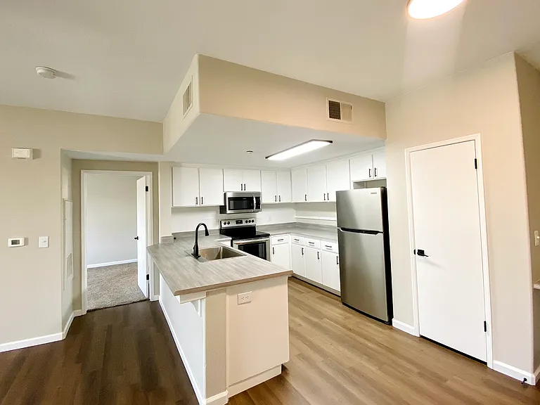 Luxe Apartments — Photo 34