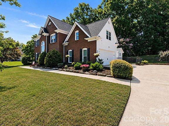 4th image of 635 Highland Ridge Rd