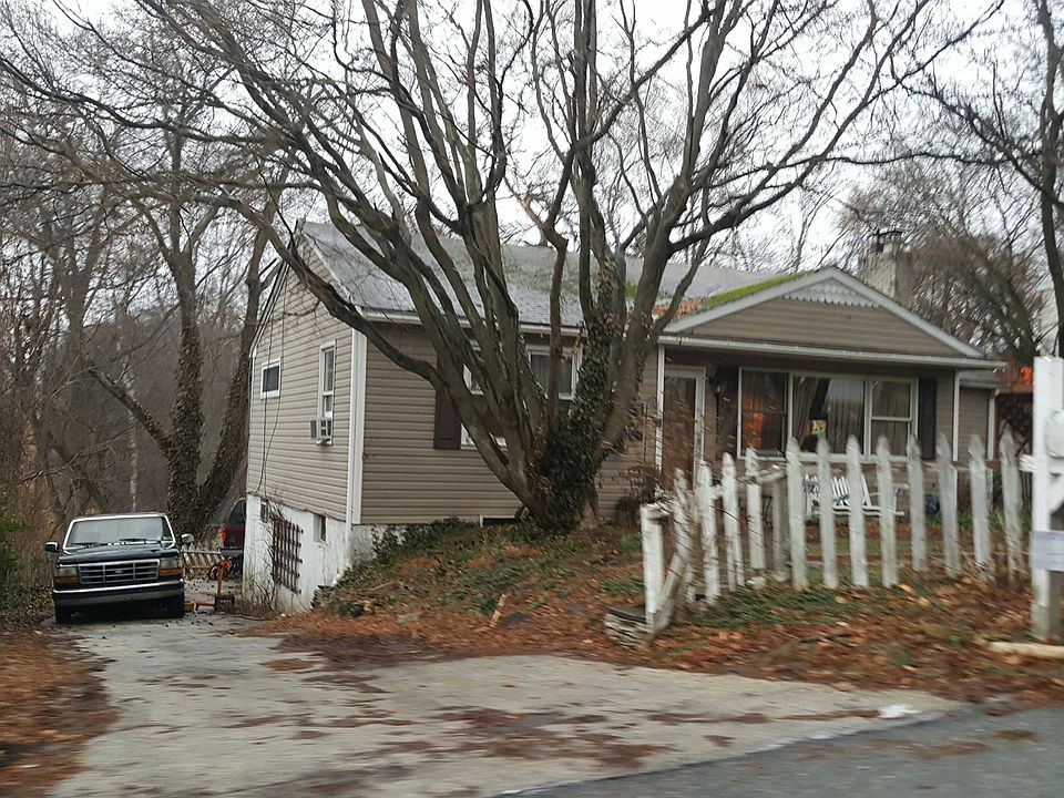 2nd image of 212 Harrison Rd