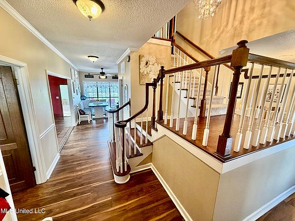 2nd image of 407 Juniper Ln