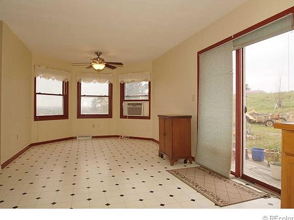 3rd image of 923 Starling Ln