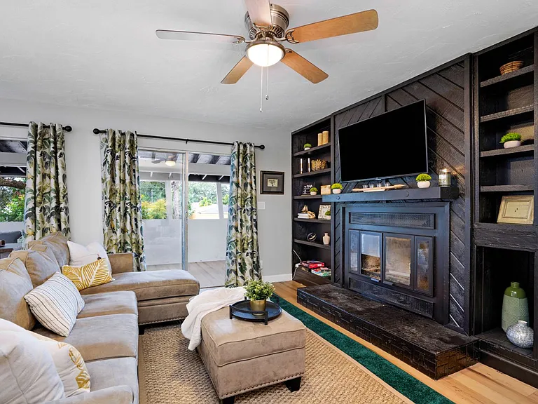 4705 Hollingsworth Ave — Photo 51