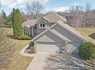 949 Coneflower Ct, Eagan, MN 55123
