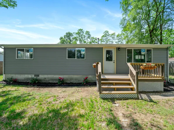 71 Lincoln Ave, New Chicago, IN 46342