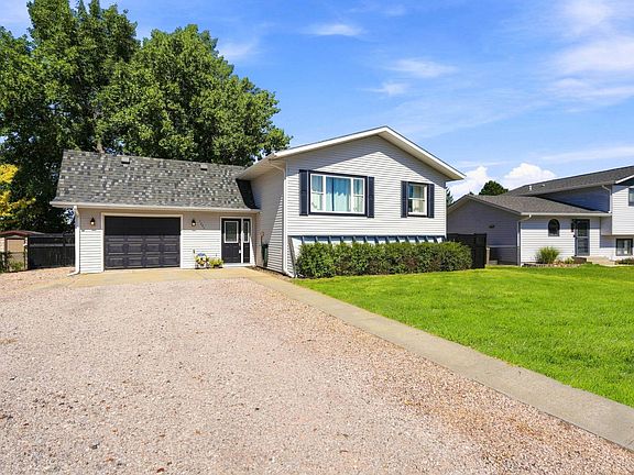 3rd image of 1205 Cedar Dr