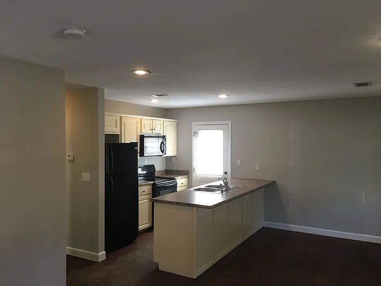 325 Countryview Cv — Photo 8
