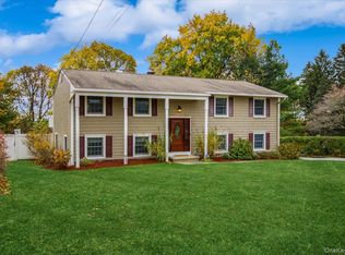 48 Overlook Dr, Mahopac, NY 10541