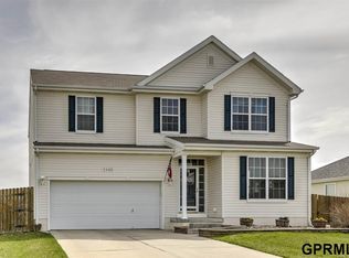 2405 Quartz Dr, Papillion, NE 68046