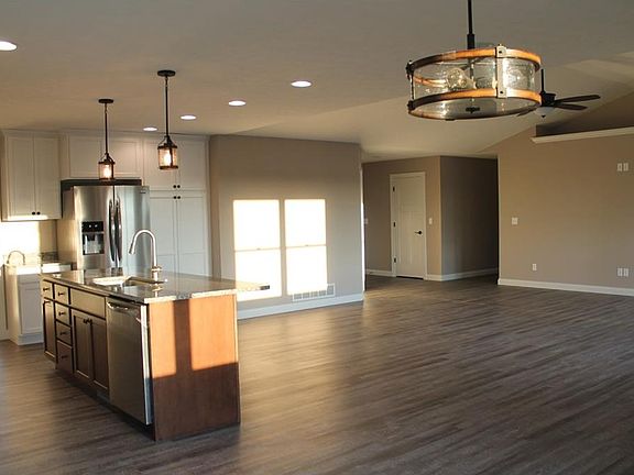 3rd image of 130 Woodland Dr