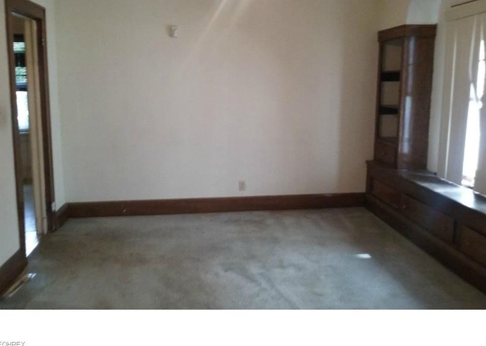 2nd image of 11302 Woodstock Ave