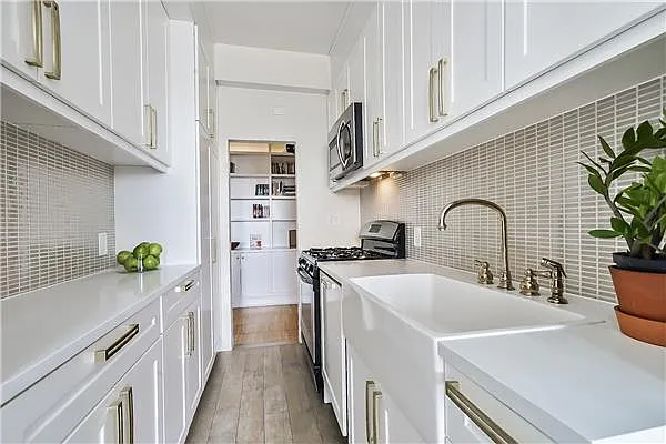 Sold by Avenue Sotheby's International Realty | media 18