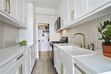 Sold by Avenue Sotheby's International Realty