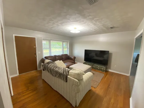 225 Lowe Dr, Enterprise, AL 36330