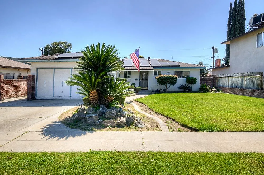 4746 E Santa Ana Ave photo 1