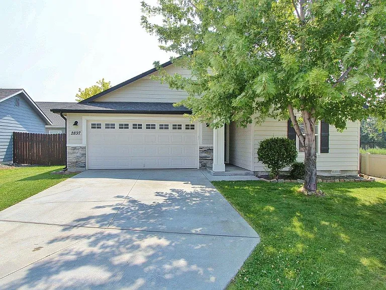 2897 W Jayton Dr — Photo 1