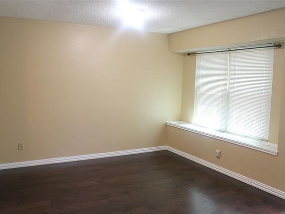 3rd image of 923 Blewitt Dr