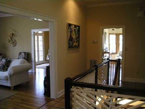 3rd image of 409 Canterbury Ln