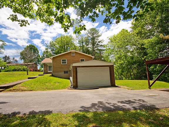 5th image of 2 Sunnydew Cir