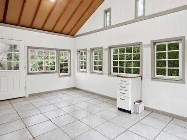 4240 Fairview Ave — Photo 2