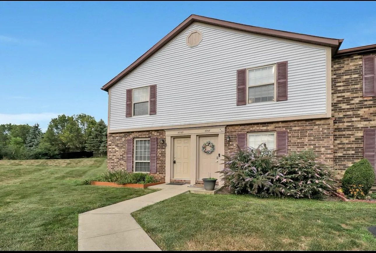 2 bed, 1.5 bath, 1249 sqft, $1,500 — Photo 3