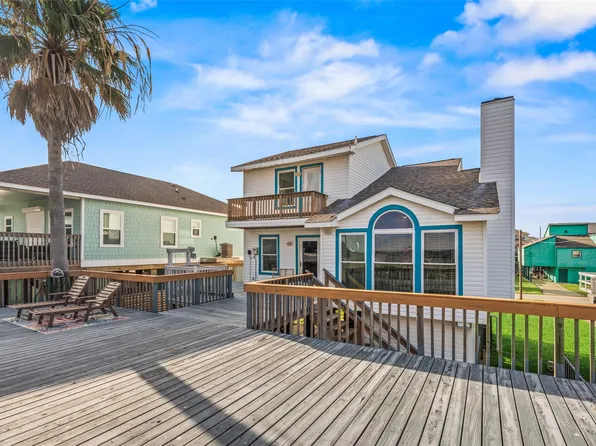313 Schooner Dr, Freeport, TX 77541
