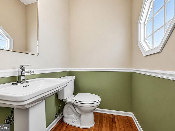 5th image of 412 Maplewood Dr