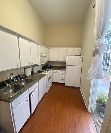 3rd image of 1122 Napoleon Ave