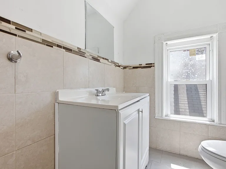 33 Greenbrier St #3 — Photo 7