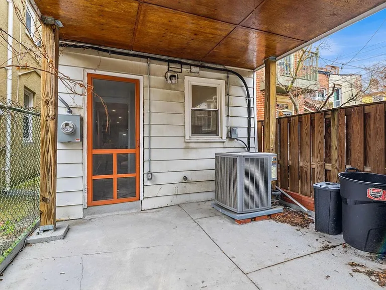 214 Warren Ave — Photo 14