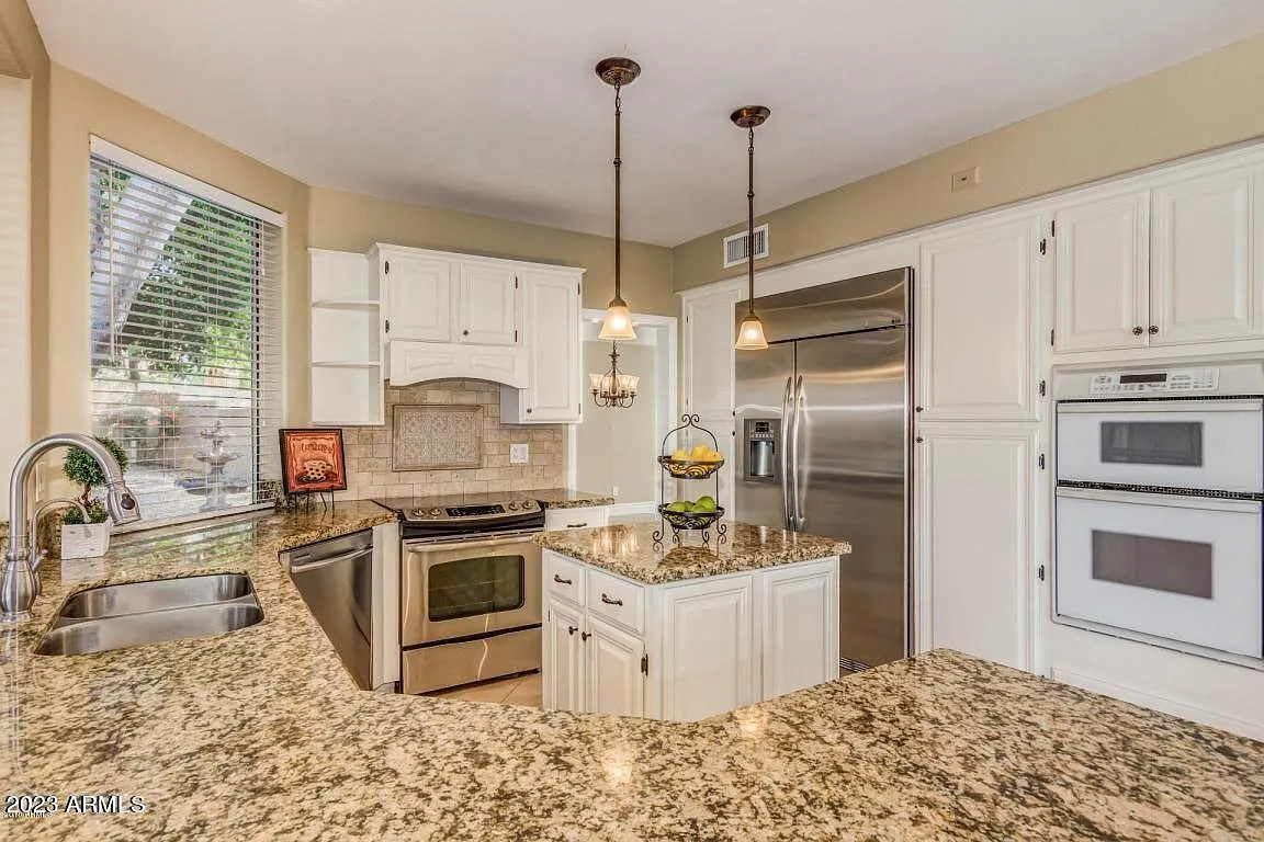 5 bed, 2825 sqft, $3,600 — Photo 4