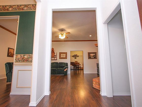 4th image of 618 Amesbury Dr