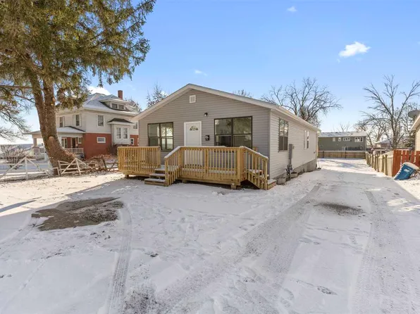 158 1/2 Sherman St, Muscatine, IA 52761